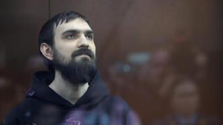 רוסיה קומיקאי סטנדאפיסט ארטמי אוסטנין 6 שנות מאסר בגלל בדיחה