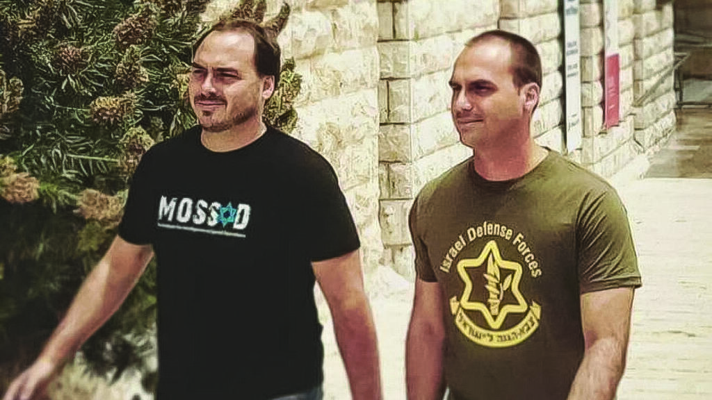 פלביו (משמאל) ואדוארדו בולסונרו בביקור קודם בישראל