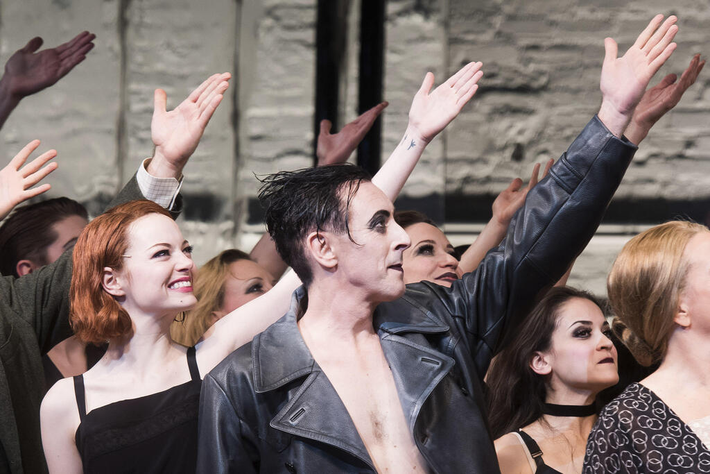 אלן קאמינג ואמה סטון ב"קברט" בברודווי, 2014