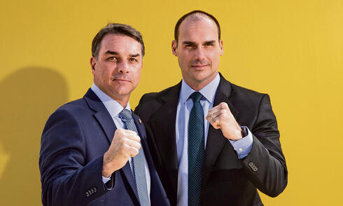 פלביו (משמאל) עם אדוארדו, השבוע. "אם שם המשפחה בולסונרו מייצג משהו רע, לא הייתי מוביל בסקרים"