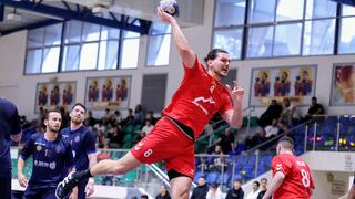 שמידט בפעולה, היום מול רחובות