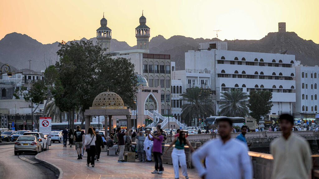 Muscat, the capital of Oman (Photo: Loic Venance/ AFP) חיי היום היום במוסקט, בירת עומאן.