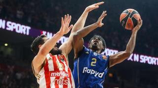 ג'ימי קלארק עולה לסל