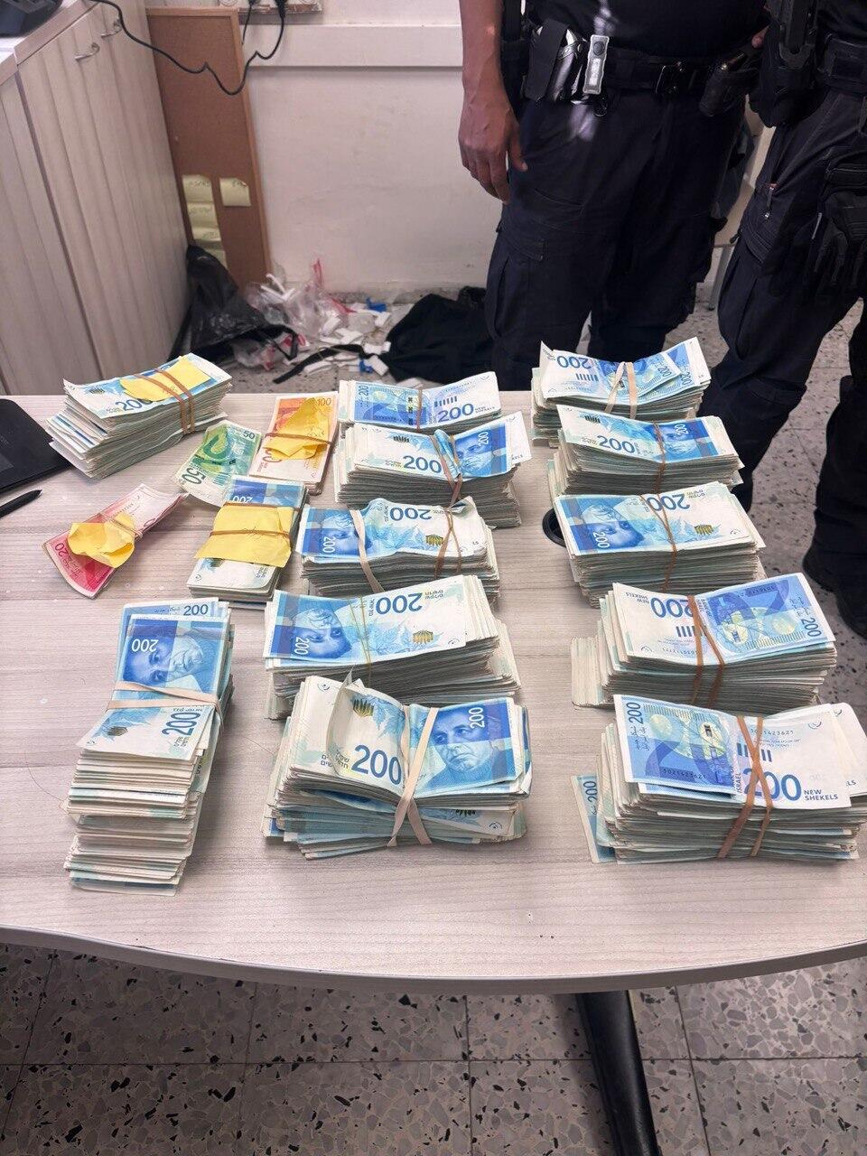 כסף מזומן שנתפס בלוד על ידי המשטרה