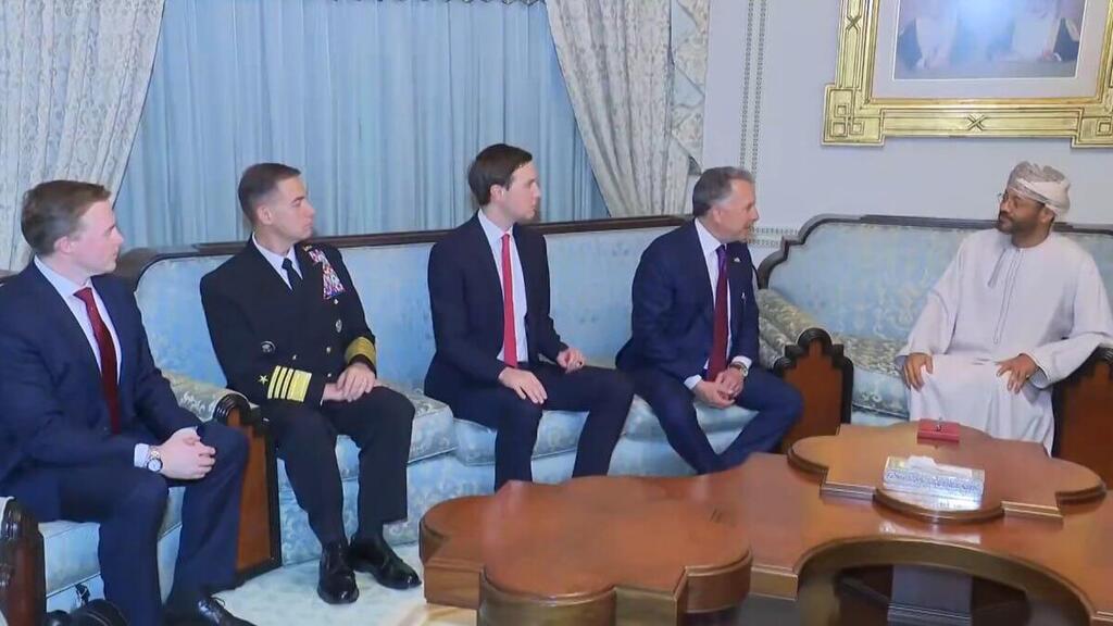 בראד קופר אדמירל מפקד פיקוד המרכז סנטקום של ארה"ב בפגישה בעומאן