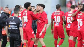 שחקני הפועל ת"א חוגגים