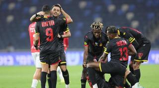 שחקני אשדוד חוגגים