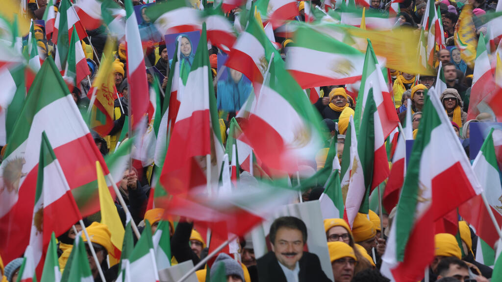 האיום האיראני, והאלפים בברלין: "המשטר משתמש במו"מ כדי להישאר בשלטון"