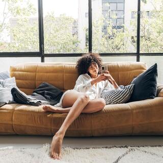 ספה חומה מחליפה את האפור