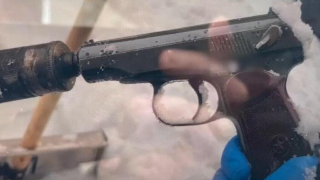 רוסיה האקדח ששימש לכאורה את ליובימיר קורבה ל ניסיון התנקשות ב גנרל ולדימיר אלכסייב