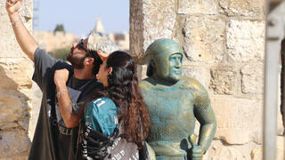 שומרי החומות חוזרים