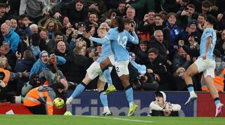 שחקני מנצ'סטר סיטי חוגגים בטירוף