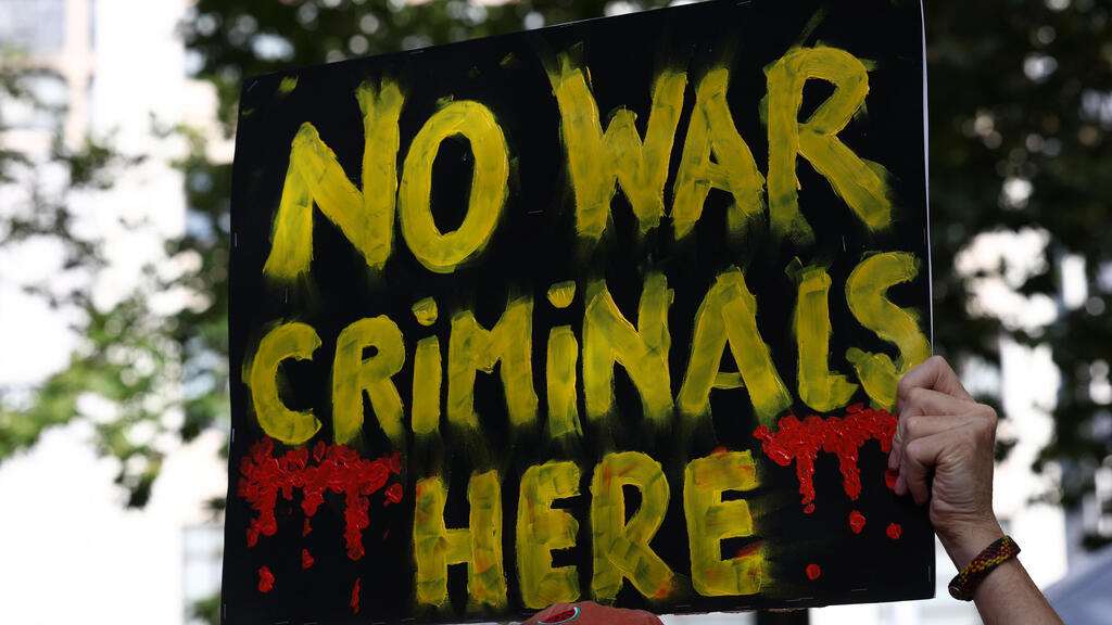 מפגינים נגד ביקור הנשיא הרצוג בסידני