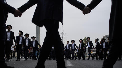 הפגנת חרדים בצומת קוקה קולה