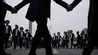 הפגנת חרדים בצומת קוקה קולה