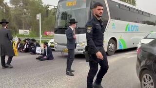 מפגינים חרדים חסמו את כביש גהה לשני הכיוונים