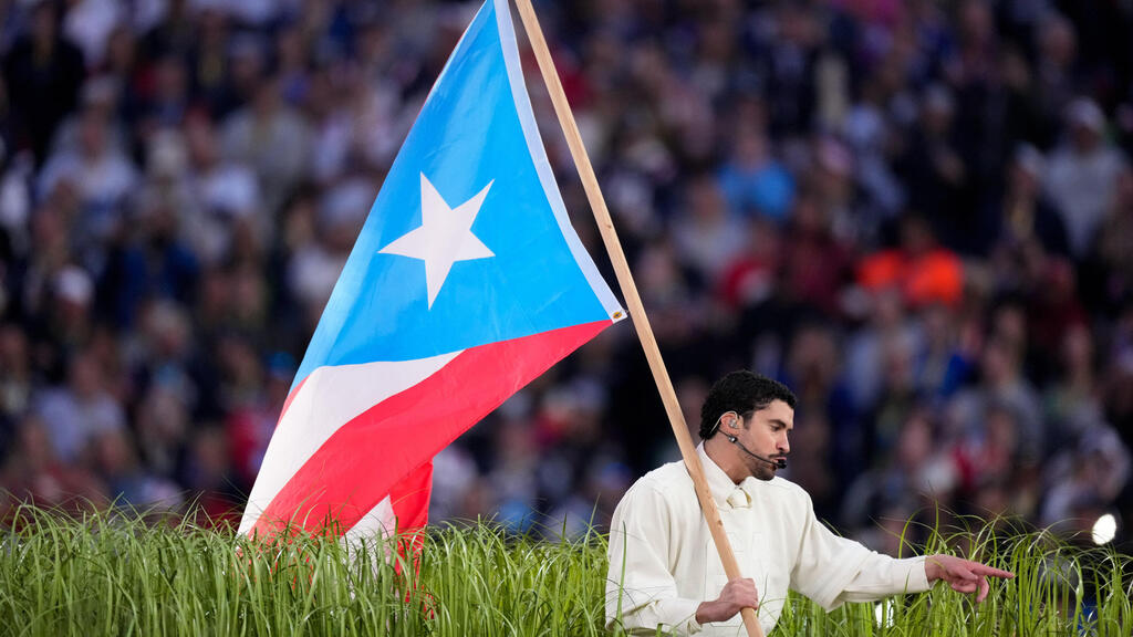 באד באני במופע המחצית בסופרבול