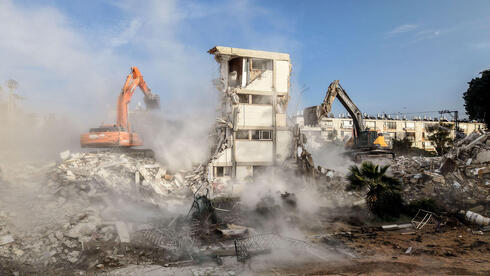 הריסת מבנה ישן בפרויקט התחדשות עירונית ביפו א' 