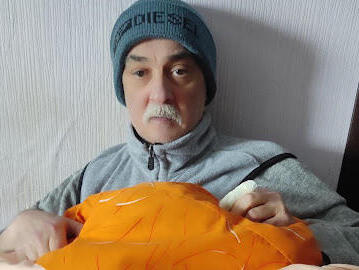 Пожилые люди страдают от холода (На фото: Игорь Страховский) К статье Докса