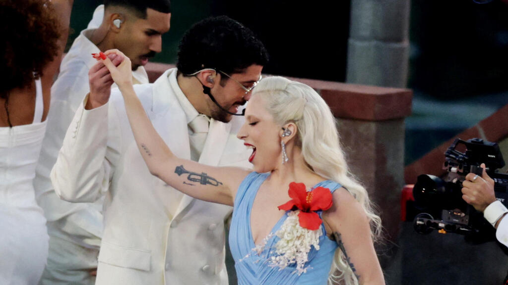 באד באני וליידי גאגא במופע המחצית בסופרבול