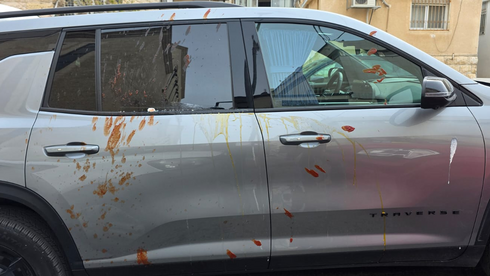 המכונית שבה נסע האדמו"ר מקרלין, לאחר המתקפה מצד קיצוניים