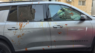 המכונית שבה נסע האדמו"ר מקרלין, לאחר המתקפה מצד קיצוניים