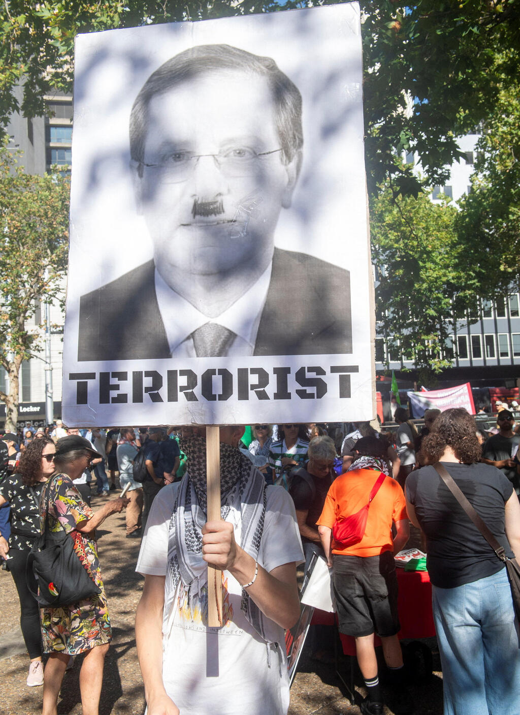 מפגינים נגד ביקור הנשיא הרצוג בסידני