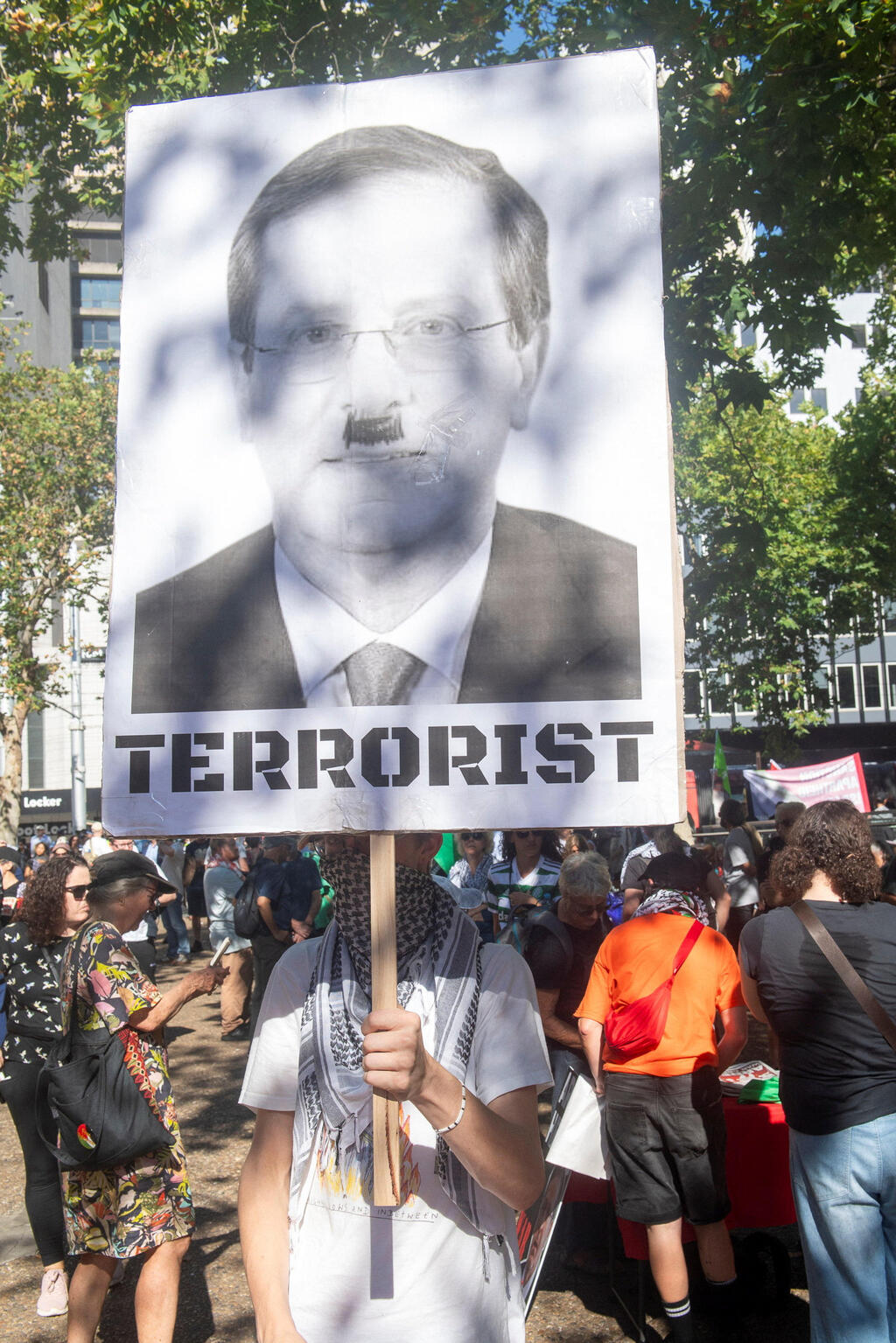 מפגינים נגד ביקור הנשיא הרצוג בסידני