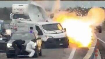  איטליה ברינדיסי שוד רכב משוריין להובלת מזומנים מול המצלמות