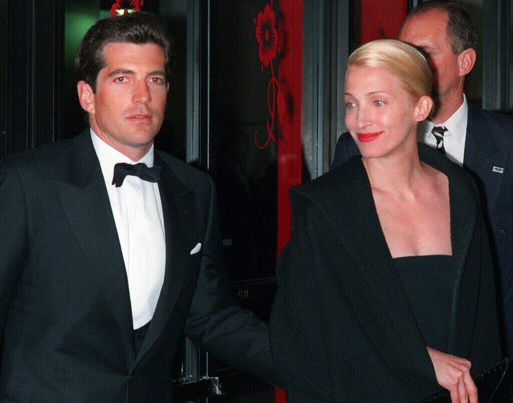 John F. Kennedy Jr. and Carolyn Bessette (Photo: AP) קרולין בסט עם ג'ון קנדי ג'וניור