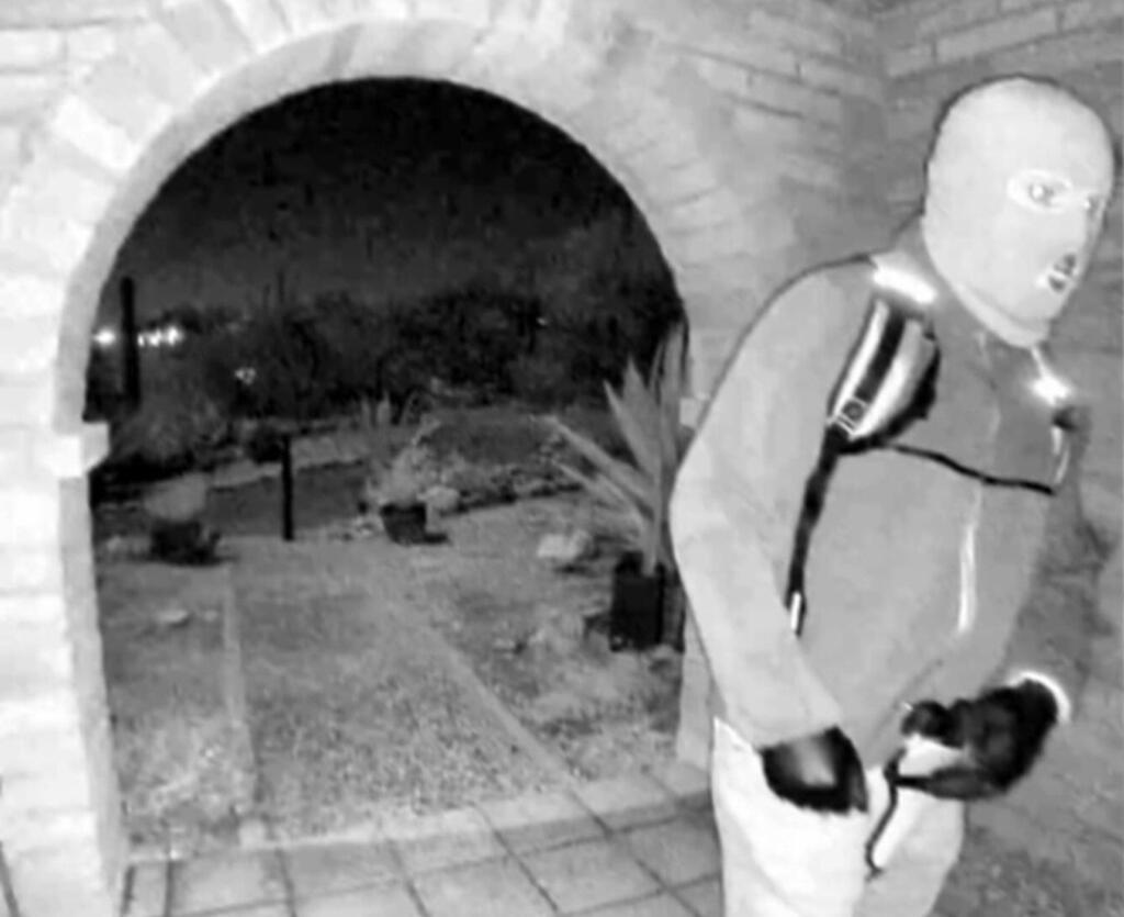 חשוד ב חטיפה של ננסי גאת'רי שתועד בפתח ביתה רגע לפני שניתק את המצלמה ב-1 בפברואר