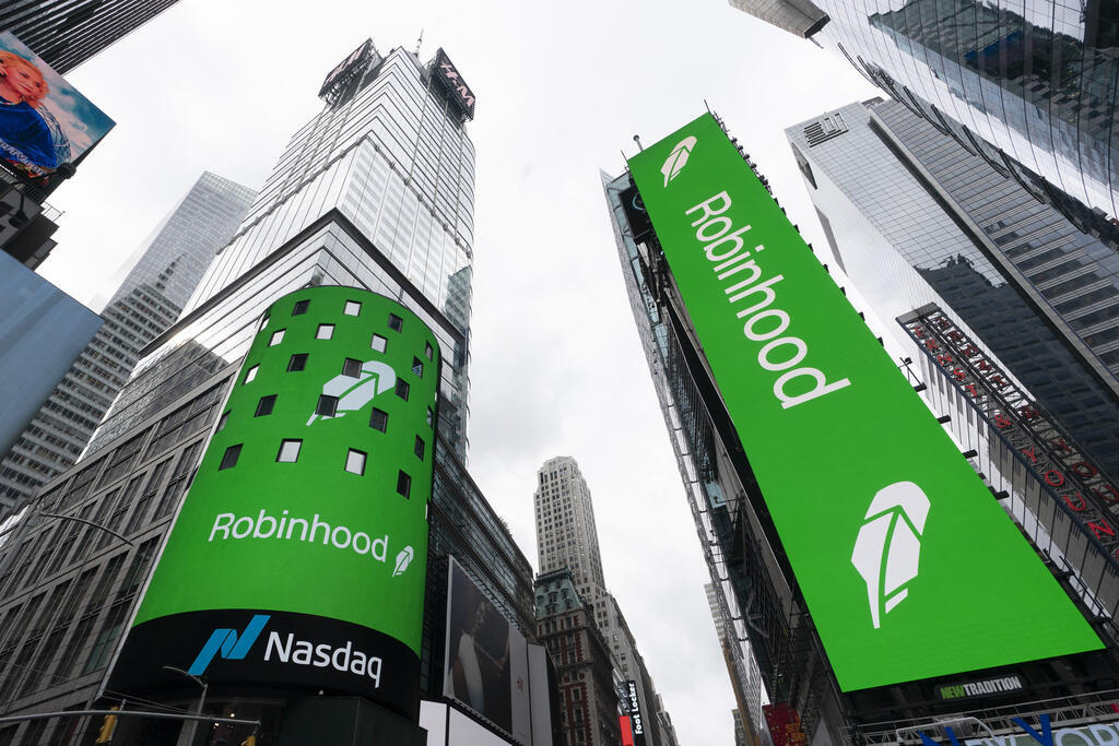Robinhood IPO, one of Rainfall’s most successful investments (Photo: Mark Lennihan / AP) הנפקת חברת רובין הוד. אחת ההשקעות המוצלחות של Rainfall