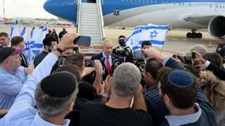 ראש הממשלה בנימין נתניהו לפני המראתו לביקור מדיני בוושינגטון