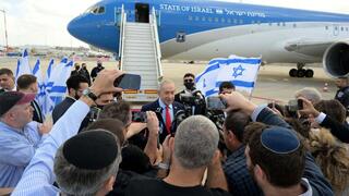 ראש הממשלה בנימין נתניהו לפני המראתו לביקור מדיני בוושינגטון