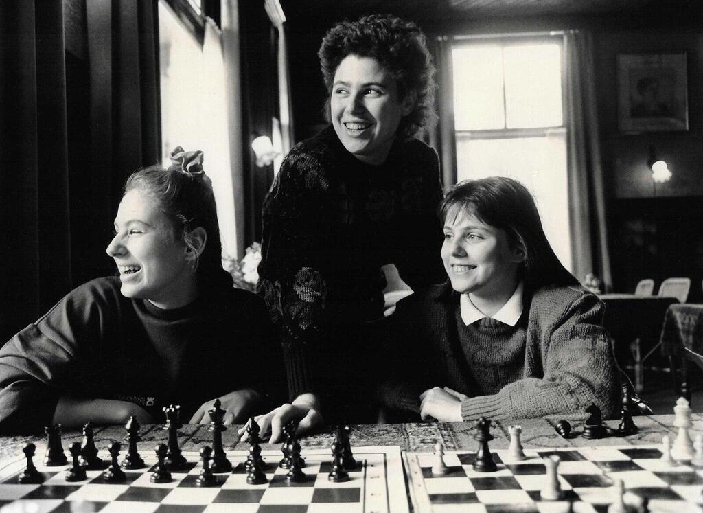 Polgar and her sisters (Photo: Netflix) ג'ודית פולגאר ואחיותיה