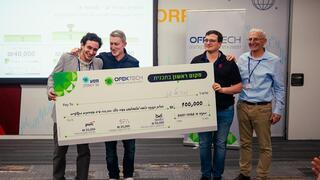 מימין לשמאל: האלוף במיל' רם רוטברג, מייסד מסע אל האופק, המנטור אלון שחק, אביו של מיכאל פז ומיכאל הזוכה