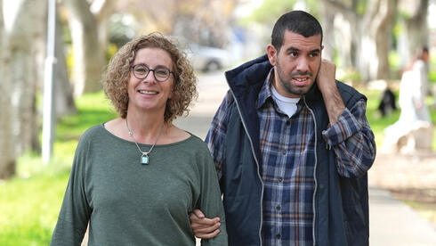 אביגיל פידלר ובנה אסף