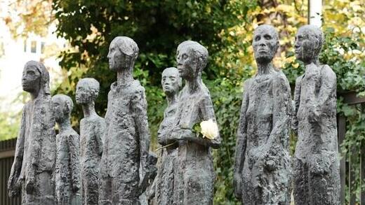 אנדרטה לקורבנות הפאשיזם היהודים בבית הקברות היהודי הישן ברובע מיטה בברלין