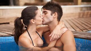 מין אחרי הצ׳ק אין: למה אנחנו יותר חרמנים בחופשות?