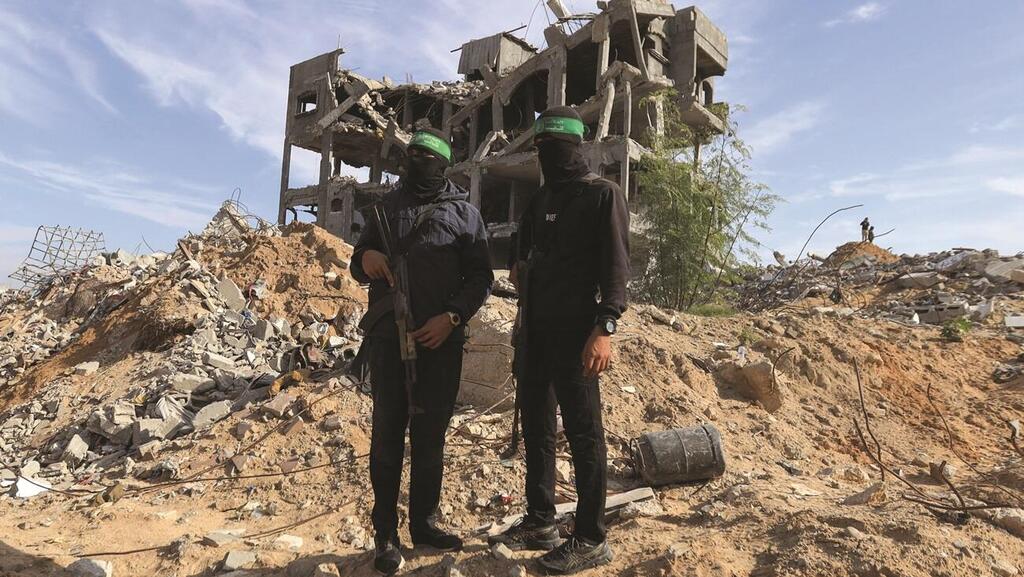 Hamas terrorirsts in Gaza (Photo: Stringer/Reuters) כוחות חמושים של חמאס ברצועה, בדצמבר האחרון