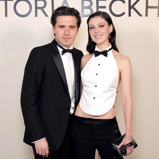 ברוקלין בקהאם ובת זוגו ניקולה פלץ