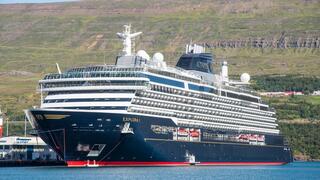 אקפסלורה 1 מול חופי איסלנד