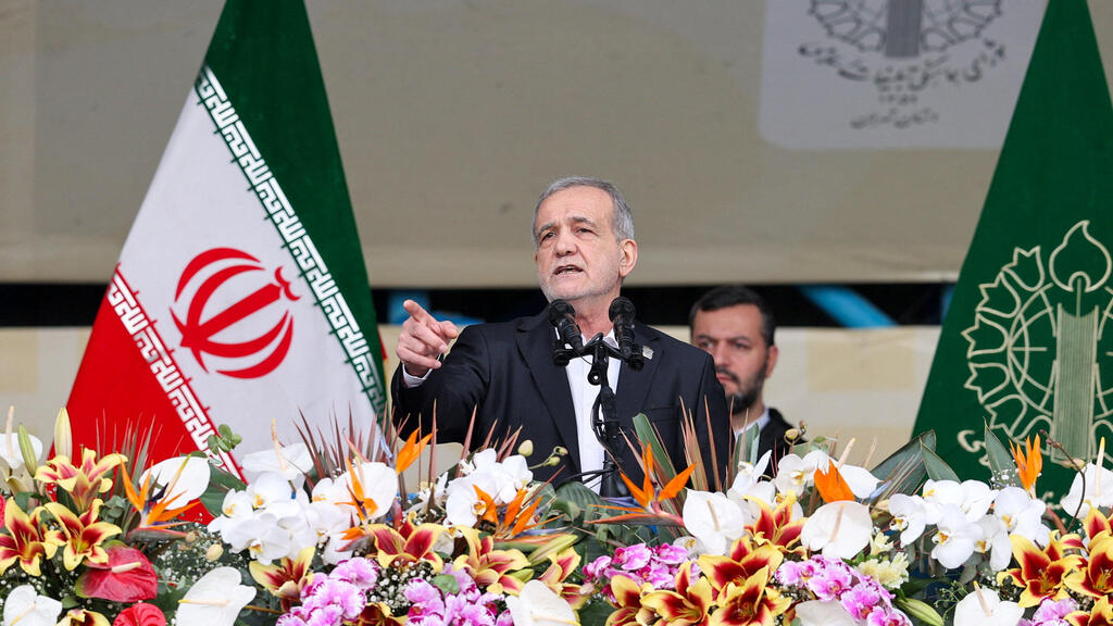 Masoud Pezeshkian (Photo: Majid Asgaripour/WANA (West Asia News Agency) via REUTERS) אירועי יום השנה למהפכה האיסאמית באיראן