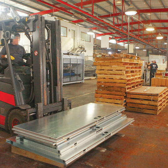 מפעל בישראל. האם מפעלים אחרים יעבירו פעילות לחו"ל?