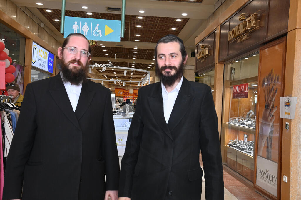 Menachem Kain and Simcha Greenboim (Photo: Herzl Yosef) שמחה גרינבויים ומנחם קיין שרכשו את קניון ערד