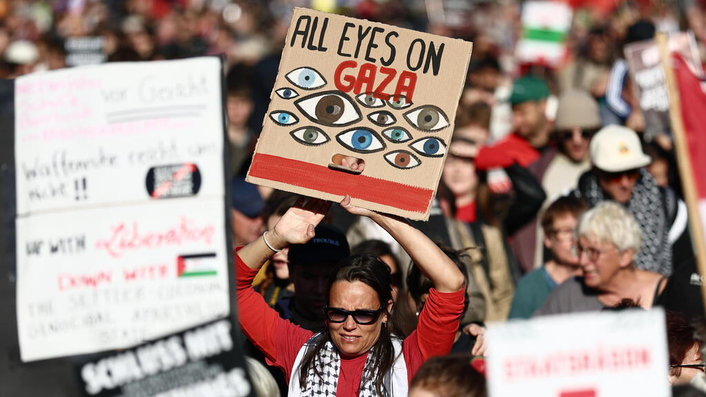 מפגינים פרו-פלסטיניים ברחובות ברלין