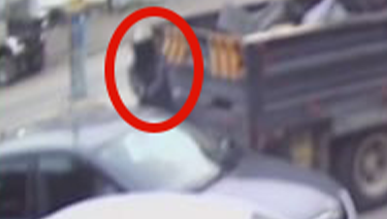 תיעוד דרמטי מניסיון רצח: מתנקש אורב לצעירה - ויורה