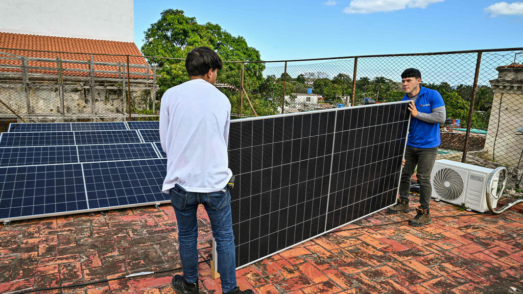 קובה הוואנה מתקינים לוחות סולאריים