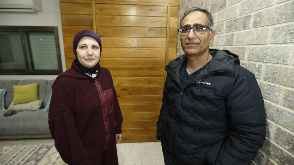 אומיה חוסיין (מימין) ואשתו סוהיר