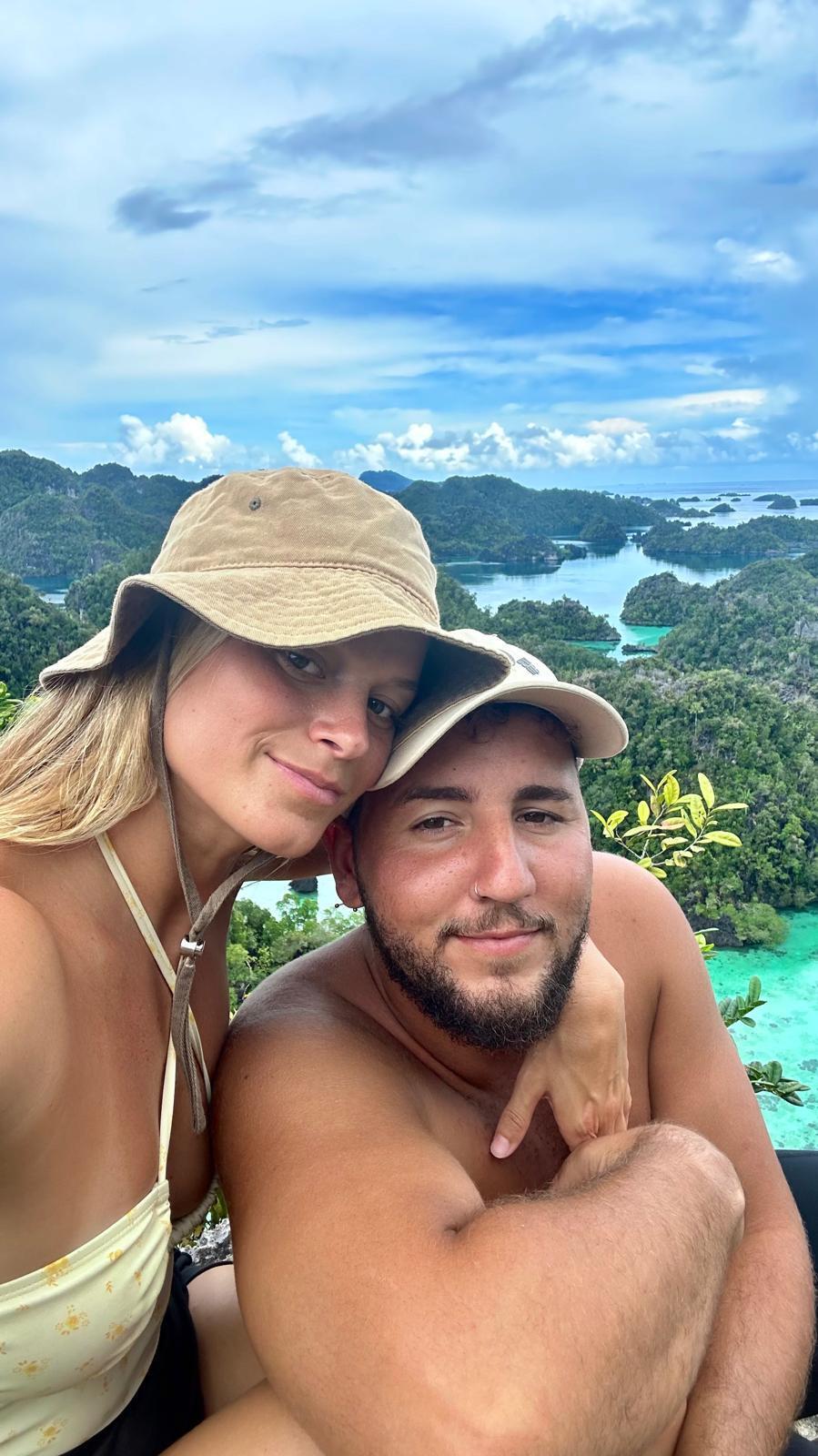 Living and traveling in a van they renovated themselves (Photo: Almog Galitzky and Omri Vaknin) גרים בוואן ששיפצו לבד